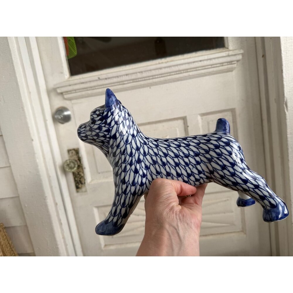 Vintage 80s Hand Painted Andrea Sadek Porcelain Dog Blue White Fishnet Pattern - Picture 8 of 9